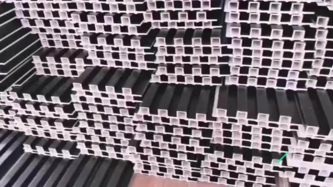 Раздел wpc доказательства огня B1 обшивает панелями аттестацию ISO панели стены Wpc декоративную