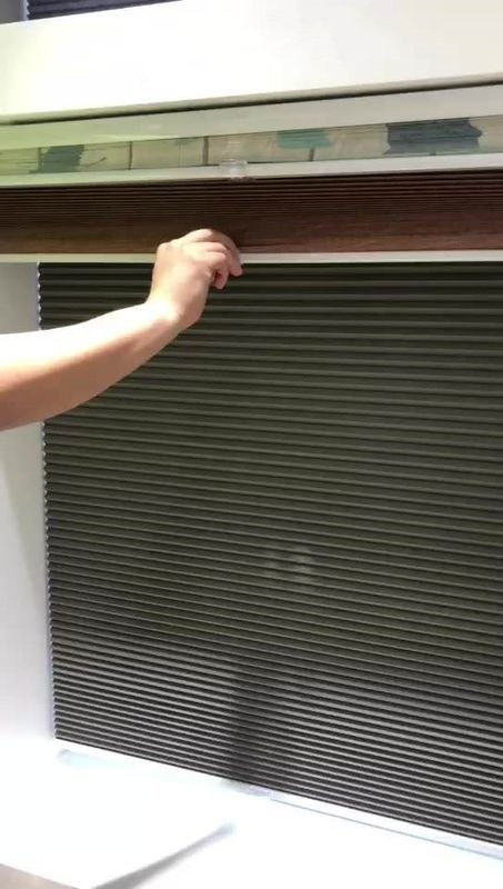 Более низкий открытый складывая бумажный бесшнуровой занавес ослепляет плиссированные временные шторки