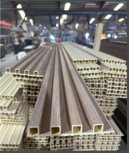 Внутренние деревянные пластмассовые композитные облицовки флейтированные стенные панели Wpc