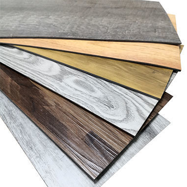 Современные самоклеящиеся напольные покрытия из ПВХ и ЛВТ - идеальное решение для ремонта старых домов