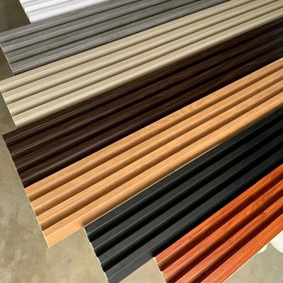 Современный водонепроницаемый звуконепроницаемый огнеупорный WPC ПВХ флейтированная стена облицовка Внутренняя стена панель для домохозяйств Гостиницы Виллы Залы